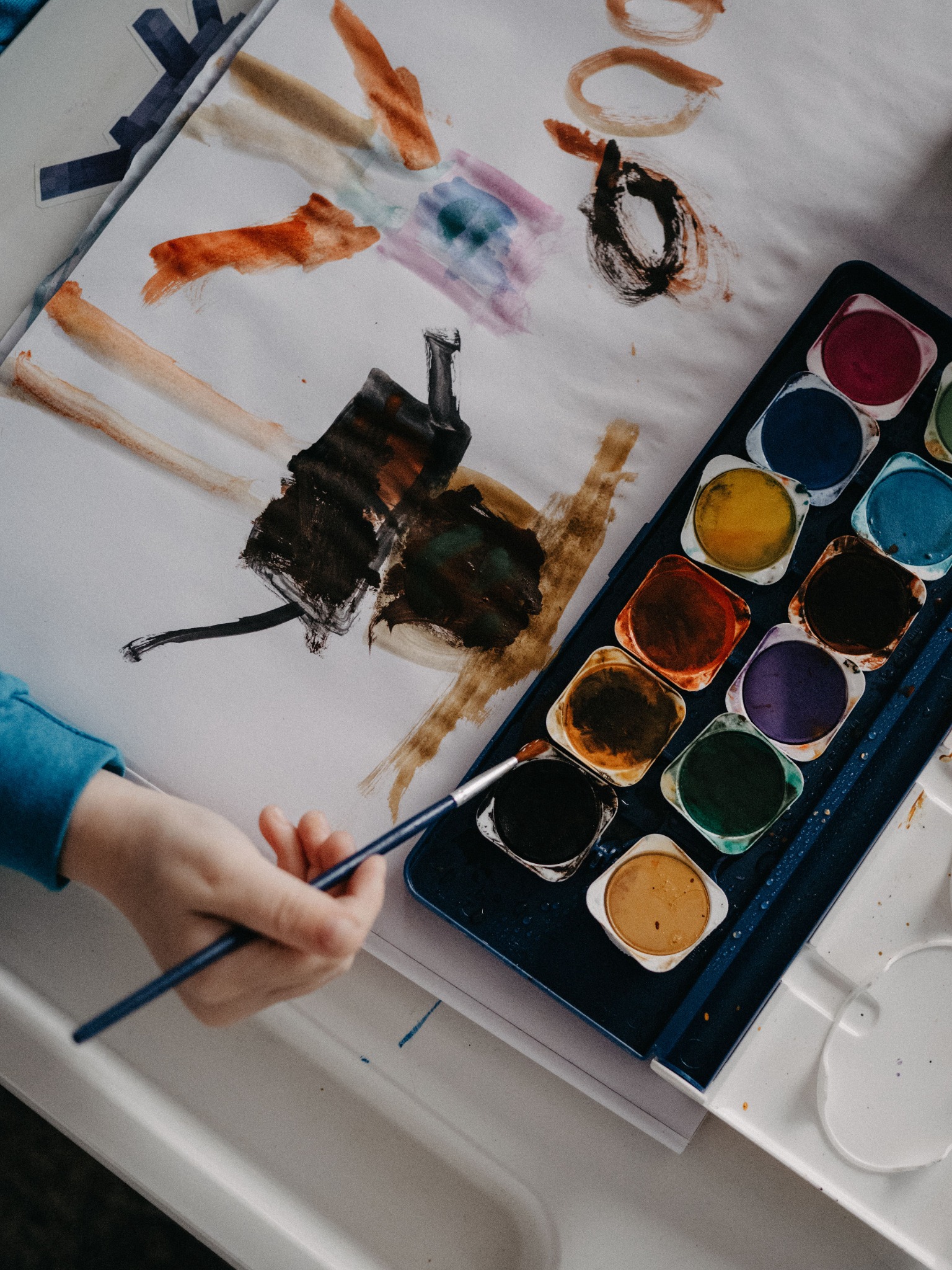 A child painting with watercolours
